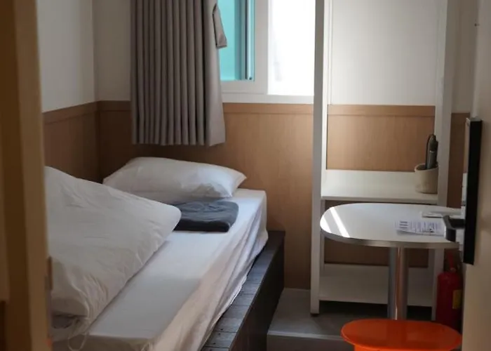 호스텔 사운즈 인 이태원 *